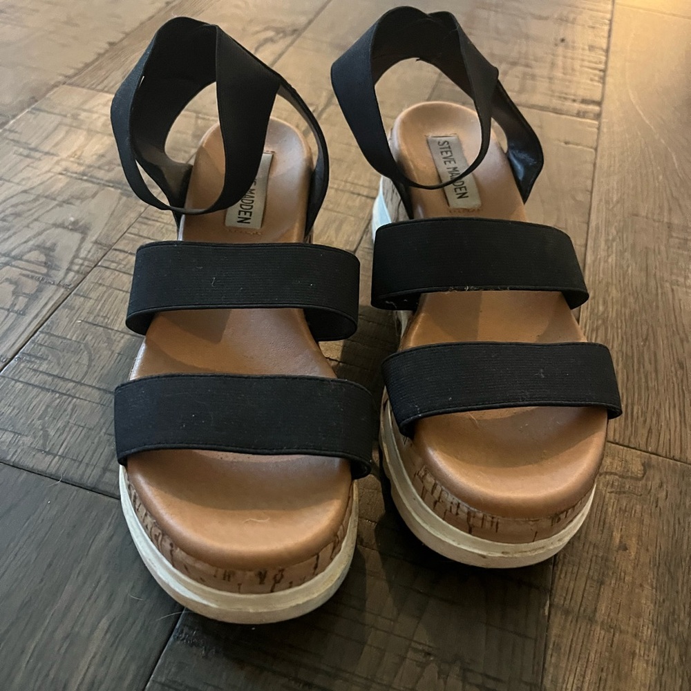 Steve Madden Black and Tan Comfort Sandals